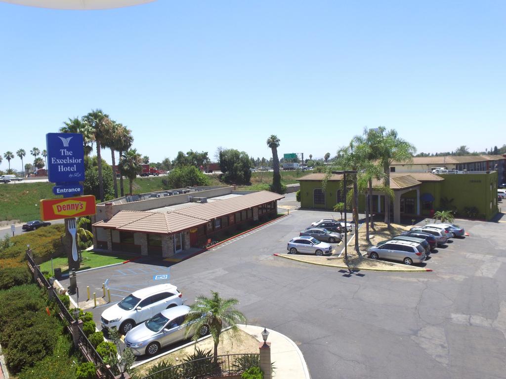 Travelodge By Wyndham Artesia Exterior photo