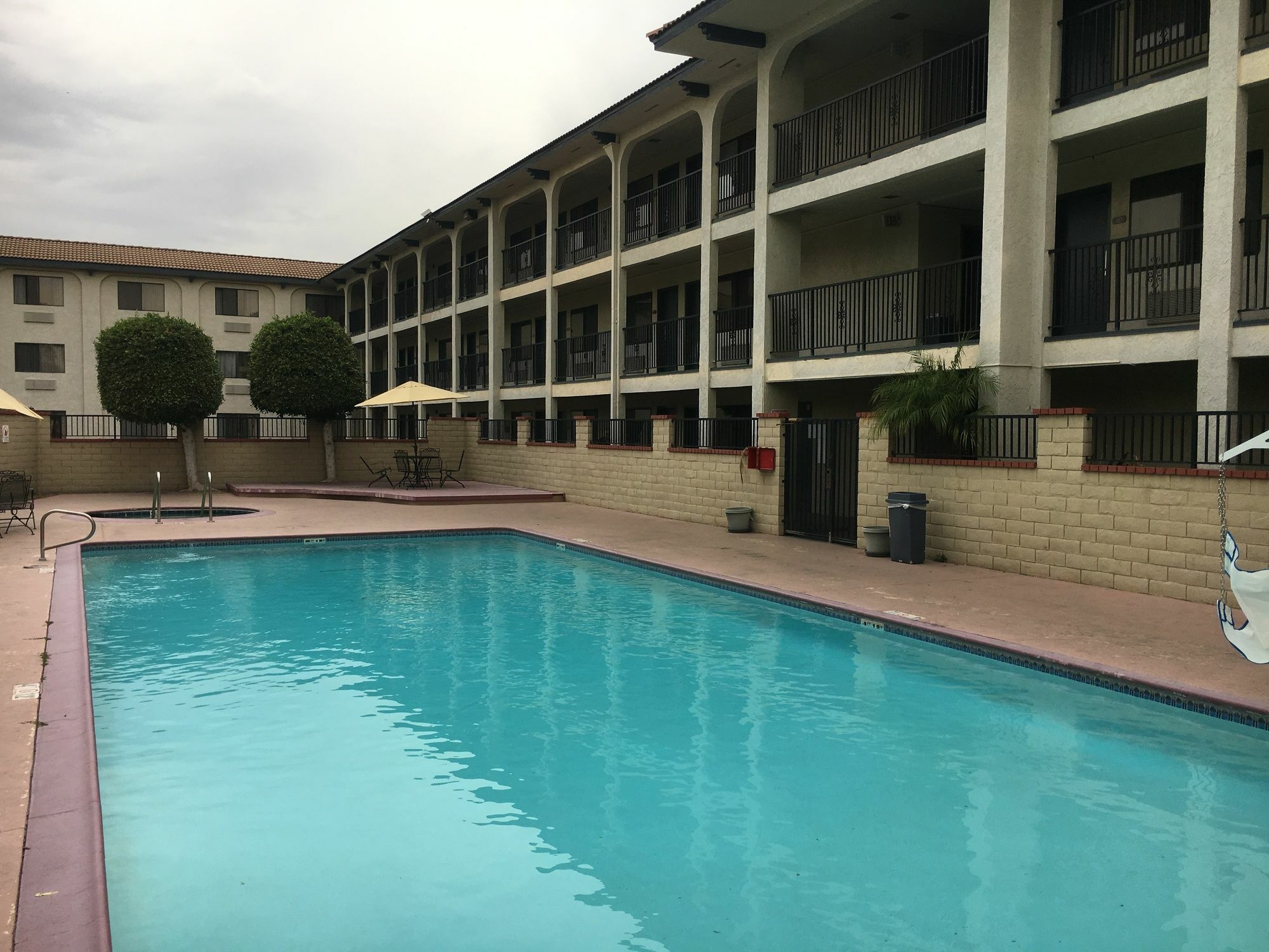 Travelodge By Wyndham Artesia Exterior photo